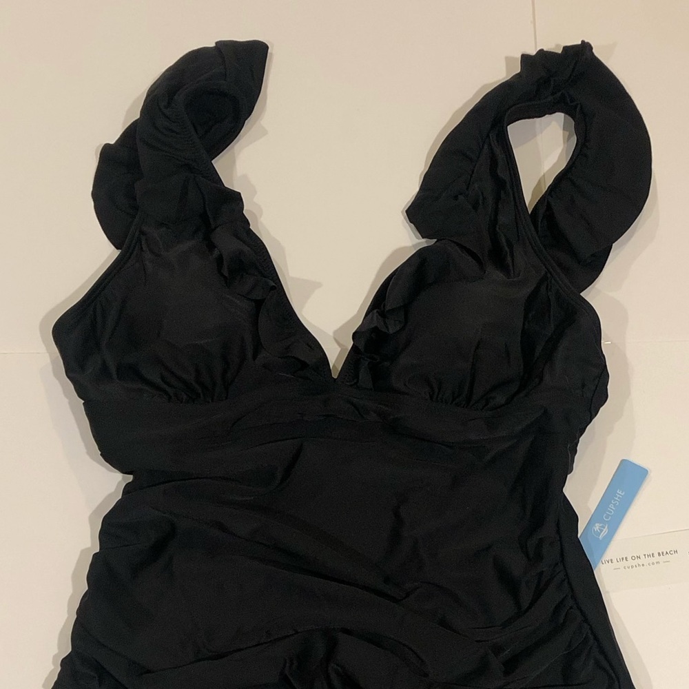 Cupshe Women's Ruffled One Piece Swimsuit V Neck Lace Up Size XL Black NWT - Picture 4 of 12